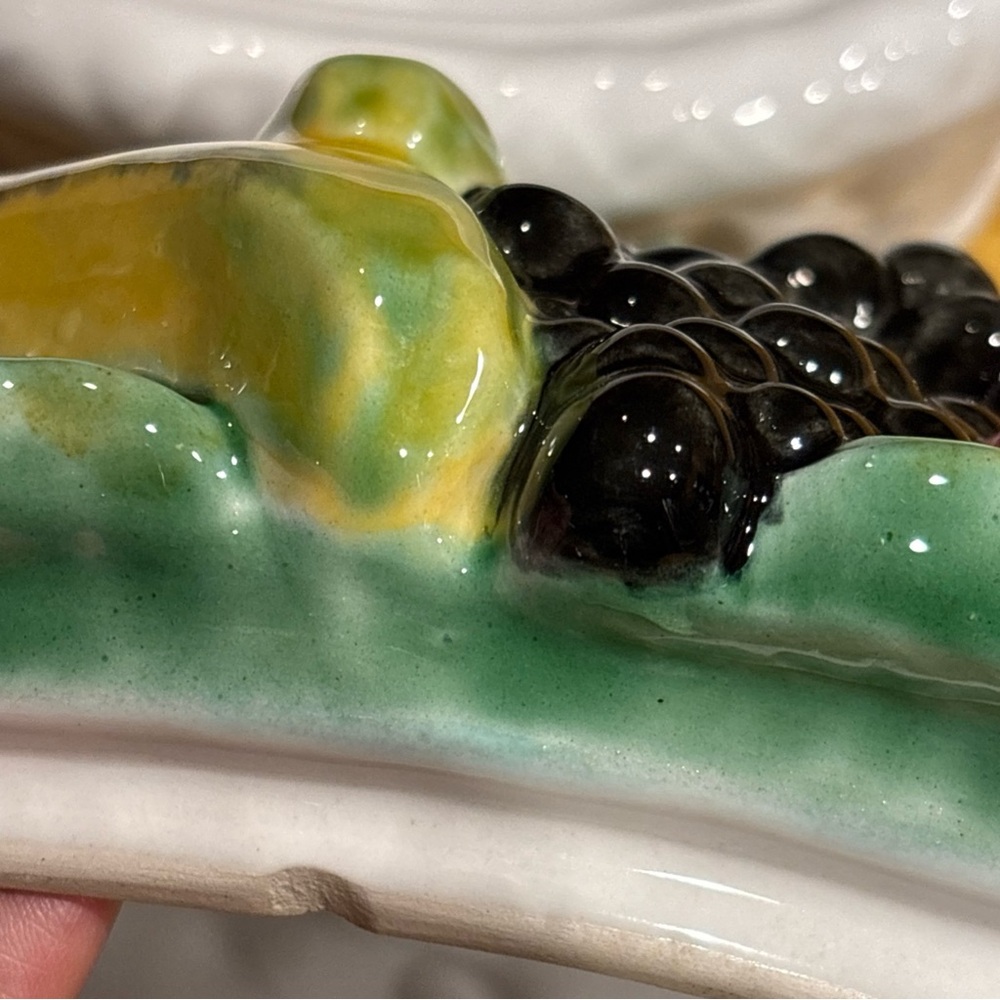 Vintage Bordallo Colorful Ceramic Fruit Basket w small defect (chip) rare find - Picture 6 of 16